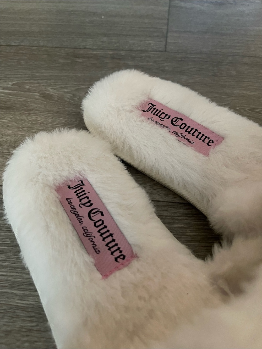 Juicy Couture Cream Faux Fur Slippers with Pink Logo Patch - Picture 3 of 4